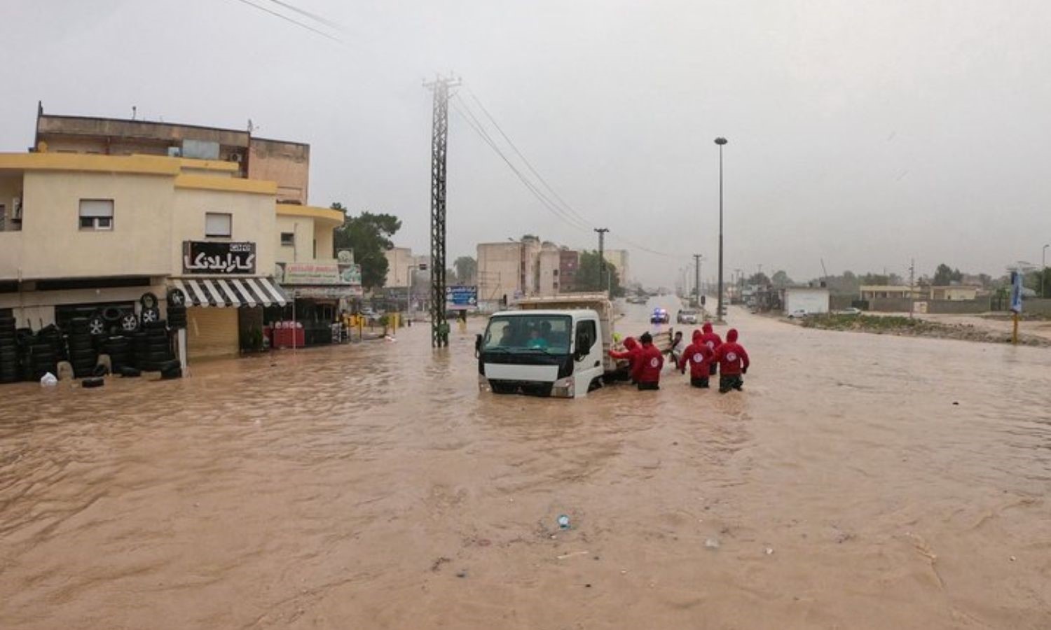 3 آلاف قتيل وعشرات الآلاف مفقود بضحايا السيول والفيضانات في ليبيا 