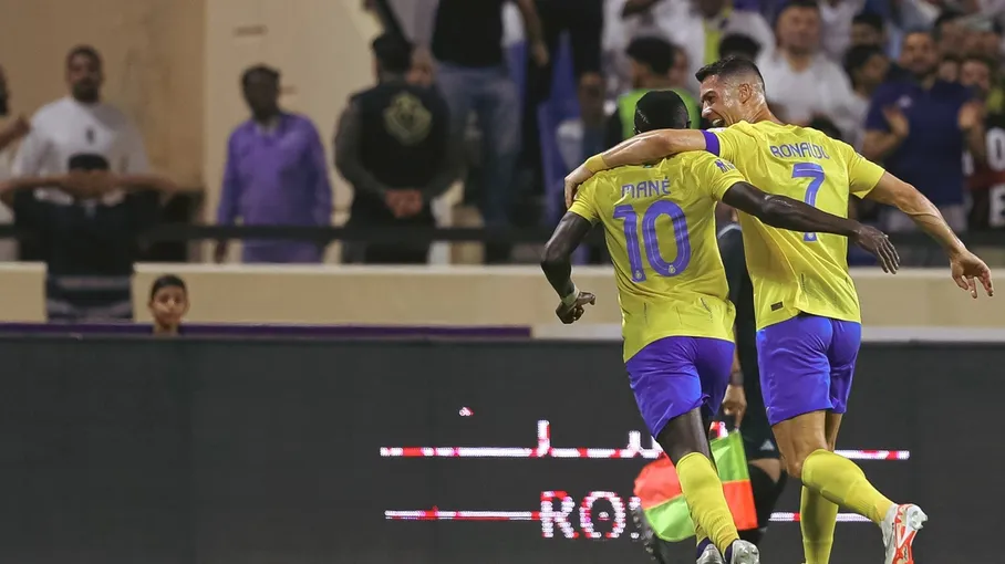 النصر يحقق أول انتصاراته بهاتريك رونالدو وثنائية مانيه